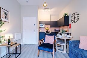 NEW Modern 1-bed Flat Great Location Sleeps 4