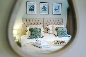 NEW Modern 1-bed Flat Great Location Sleeps 4