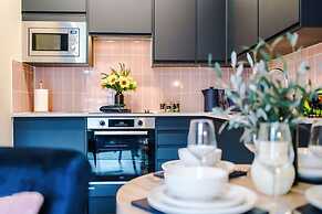 NEW Modern 1-bed Flat Great Location Sleeps 4