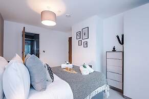 NEW Stunning 2 Bed Flat in Manchester Sleeps 4