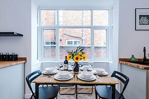 Spacious Home Ideal for Professionals Sleeps 8