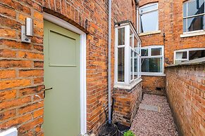 Spacious Home Ideal for Professionals Sleeps 8