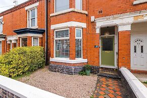 Spacious Home Ideal for Professionals Sleeps 8