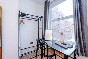 Stylish 3-bed City Centre Home Private Parking