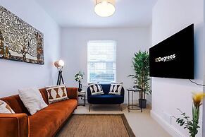 Stylish 3-bed City Centre Home Private Parking