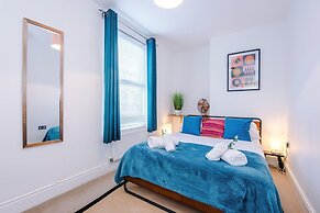 Stylish 3-bed City Centre Home Private Parking