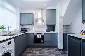 Spacious 3-bed Ideal for Long-term Business