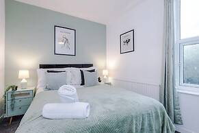 Spacious Home Ideal for Contractors Sleeps 7