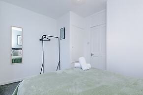 Spacious Home Ideal for Contractors Sleeps 7