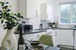 Spacious Home Ideal for Contractors Sleeps 7