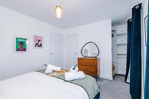 Spacious 2 Bed Perfect for Couples With Parking