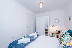 Spacious 2 Bed Perfect for Couples With Parking