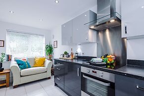 Spacious 2 Bed Perfect for Couples With Parking