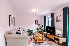 Spacious 2 Bed Perfect for Couples With Parking