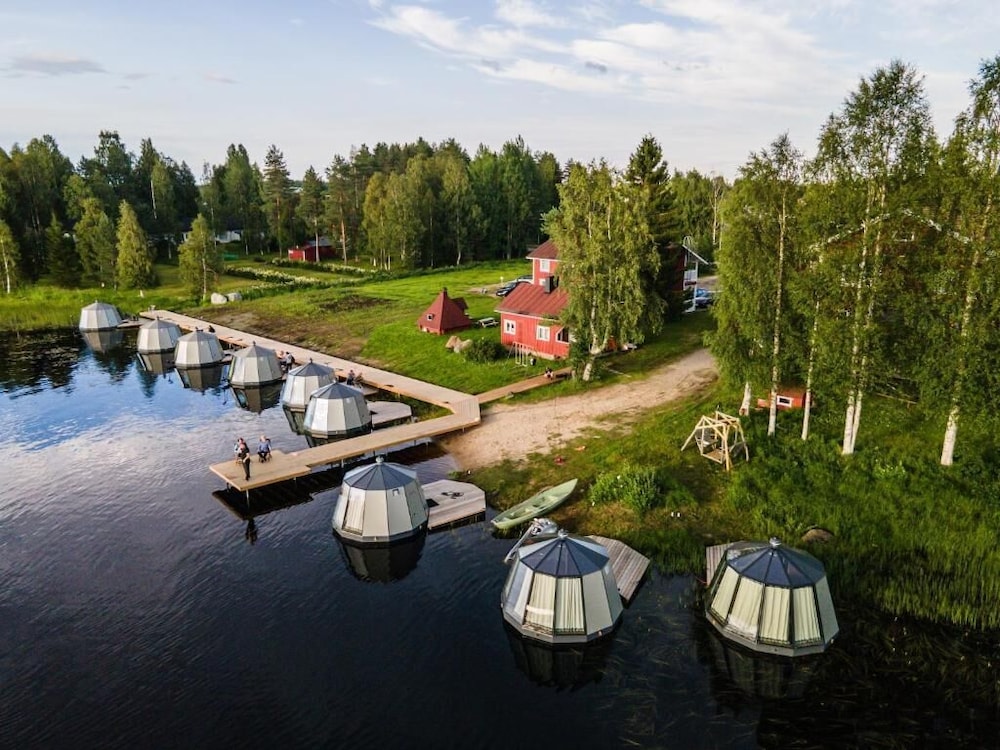 AuroraHut Glass Igloos Ranua