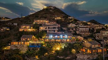 Aurora Rock Villa Resort