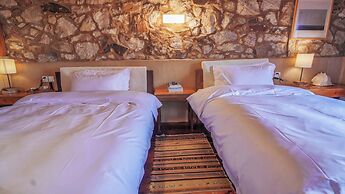 Aurora Rock Villa Resort