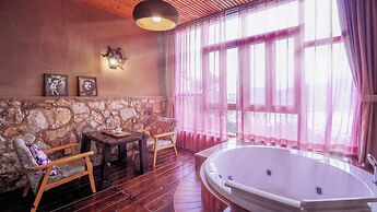 Aurora Rock Villa Resort