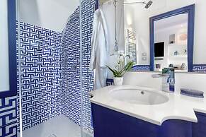 De Vivo Realty - Villa Blue Skyline