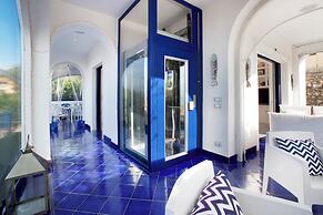De Vivo Realty - Villa Blue Skyline