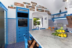 De Vivo Realty - Villa Blue Skyline