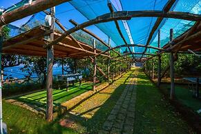 De Vivo Realty - Villa Blue Skyline