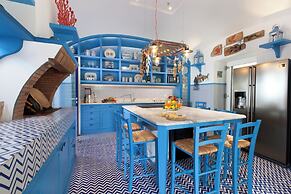 De Vivo Realty - Villa Blue Skyline