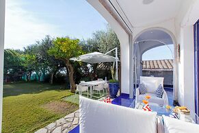 De Vivo Realty - Villa Blue Skyline