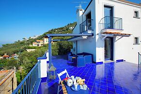De Vivo Realty - Villa Blue Skyline