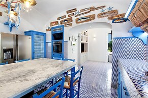 De Vivo Realty - Villa Blue Skyline
