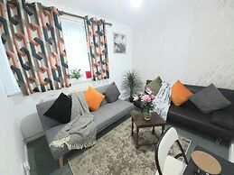 House Sleeps 14 With Enclosed Garden