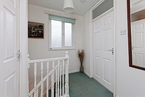 House Sleeps 14 With Enclosed Garden