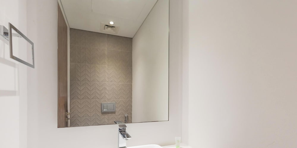 LUX Contemporary Suite Marina View 5