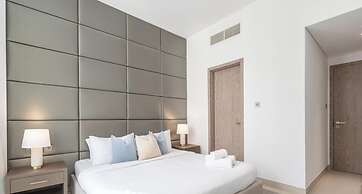 LUX Contemporary Suite Marina View 5