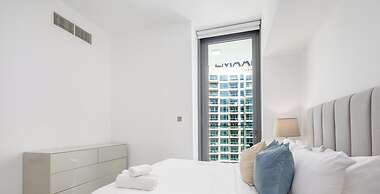 LUX Contemporary Suite Marina View 5