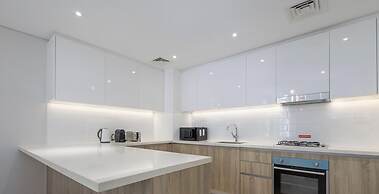 LUX Contemporary Suite Marina View 5
