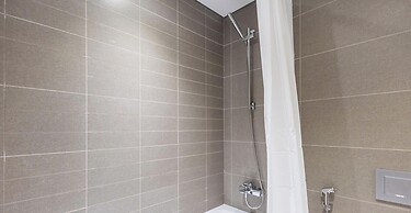 LUX Contemporary Suite Marina View 5