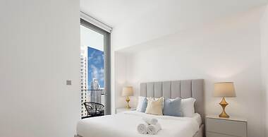 LUX Contemporary Suite Marina View 5
