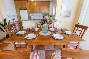 Honey Life Villa by Fidalsa