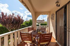 Honey Life Villa by Fidalsa