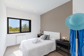 Sunshine Villa by Fidalsa
