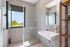 Sunshine Villa by Fidalsa