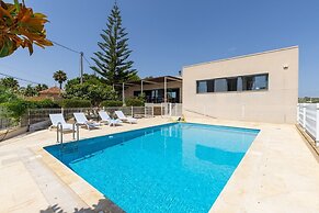 Sunshine Villa by Fidalsa