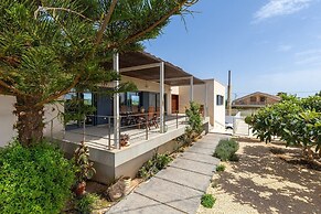 Sunshine Villa by Fidalsa