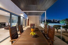 Sunshine Villa by Fidalsa