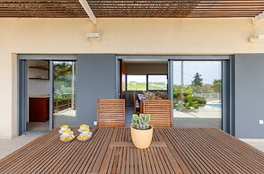 Sunshine Villa by Fidalsa