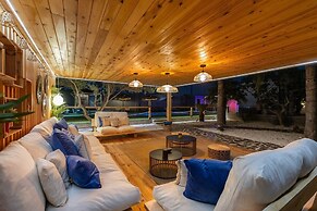 Waterwheel Villa by Fidalsa