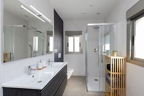 Waterwheel Villa by Fidalsa