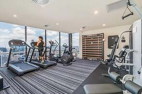 Bright Apartment With Pool and Gym Access