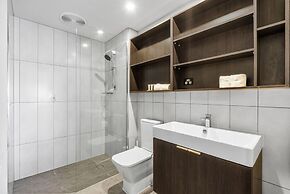 Bright Apartment With Pool and Gym Access